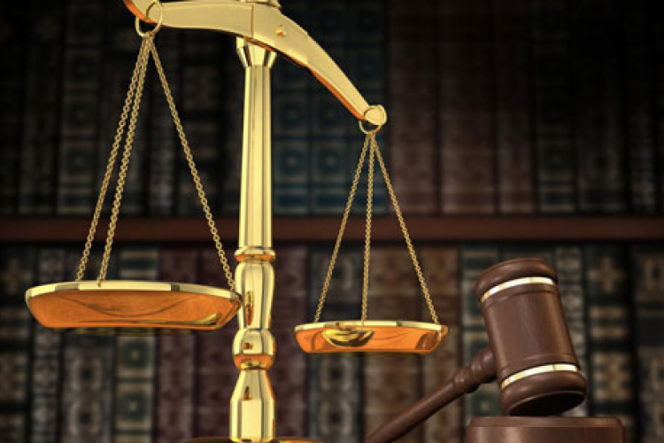 Jogerősen pénzbüntetésre ítéltek egy orvost a pécsi vakbélműtétperben