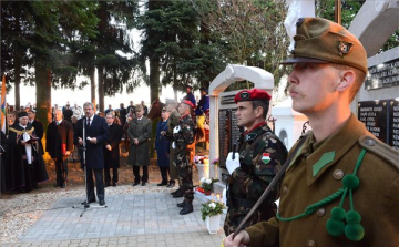 Hősi emlékművet avattak a Vas megyei Nádasdon