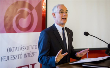 Balog: védjük a gyermekeket a digitális világban!