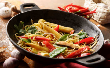 Kelet varázsa - Ázsiai rizstészta saláta recept