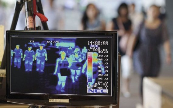 Ebola - Megkezdődött a járványtérségből érkezők szűrése Nagy-Britanniában