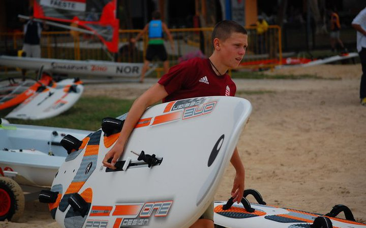 Nikl András a szörfbajnok