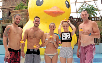 Fürdőruhában készültek a sztárok a Kacsafutamra