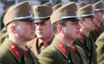 Kedvező hiteleket kapnak a katonák