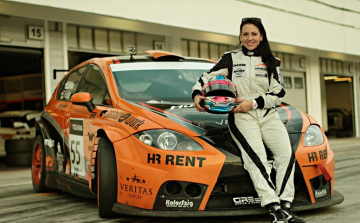 Bús Edina és az autósport