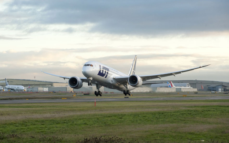 Kényszerleszállást hajtott végre egy lengyel Dreamliner Glasgow-ban