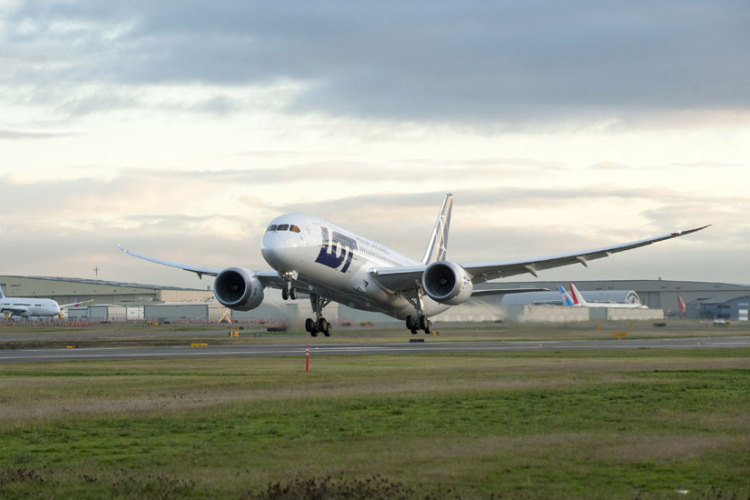 Kényszerleszállást hajtott végre egy lengyel Dreamliner Glasgow-ban
