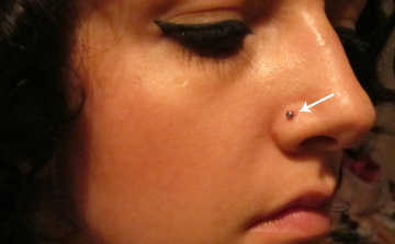 Mitől alakul ki az orrpiercing duzzanat?