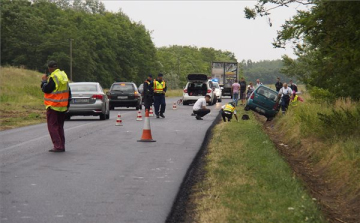 Forgalomirányítót gázolt halálra egy autó Szentkirály közelében