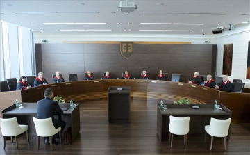 Elutasította a szlovák alkotmánybíróság az állampolgársági törvénnyel kapcsolatos beadványt