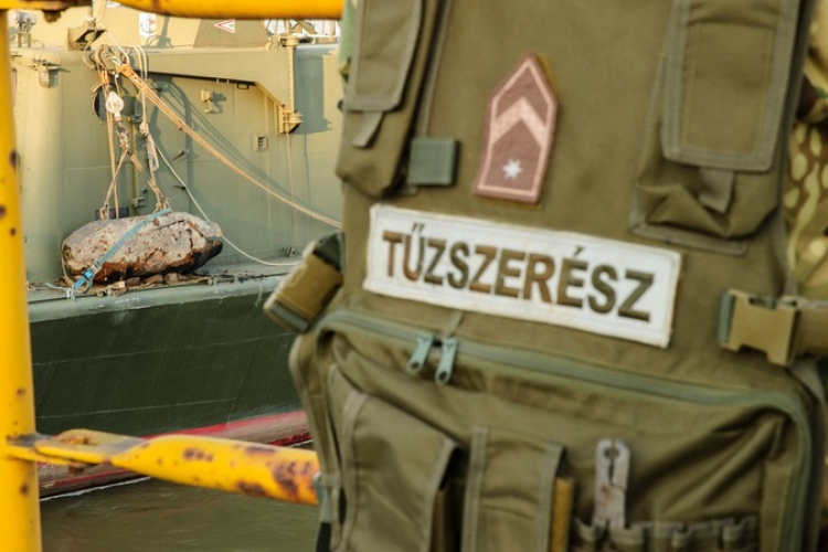 Idén már több mint 800 alkalommal riasztották a tűzszerészeket