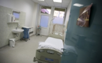 Másfél milliárdból fejlődik a pápai kórház