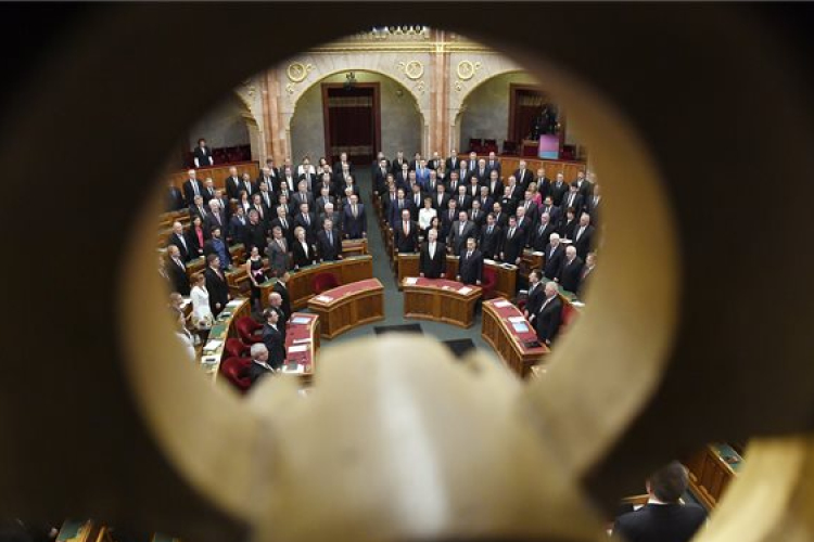 Újra a kormányt kérdezik a képviselők
