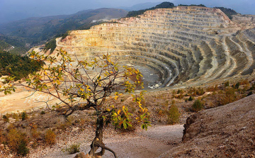 Basescu népszavazást helyezett kilátásba a verespataki aranykitermelés ügyében