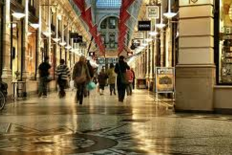 Döntött a Kúria: nem jogosultak vasárnapi pótlékra a plázák üzleteinek dolgozói 