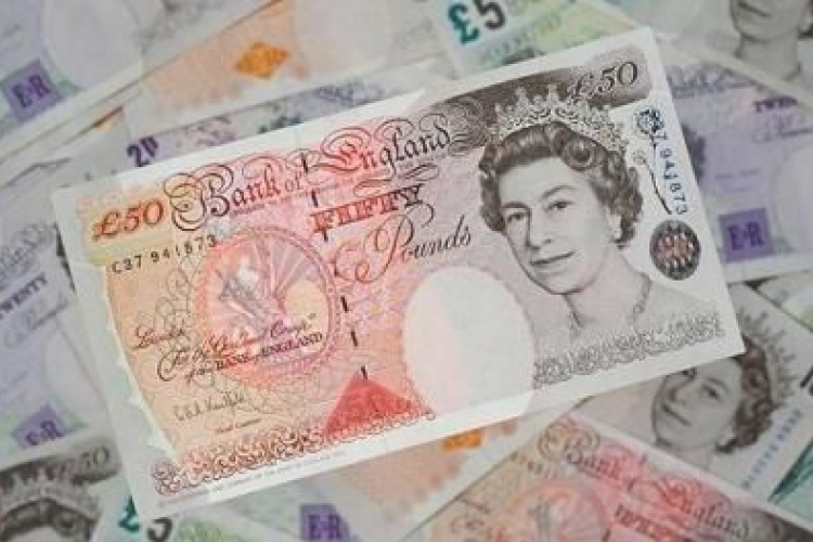 Az átlag hatszorosával emelkedett a brit nagyvállalatok igazgatóinak jövedelme