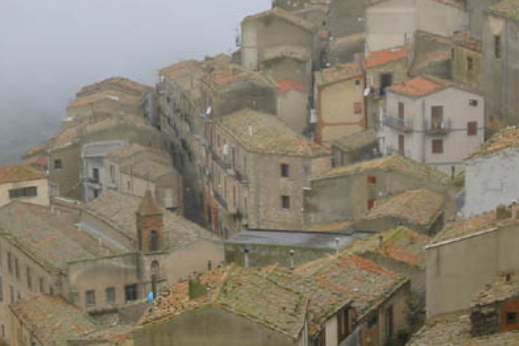 Szicíliai házak eladók egy csésze kávé áráért