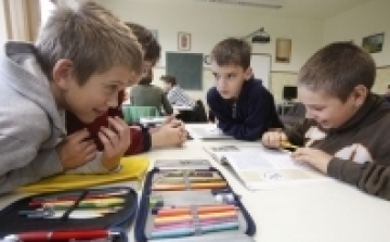 Mégsem kötelező négyig az iskola? 