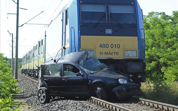 Ketten meghaltak a kópházi vasúti átjárónál történt balesetben