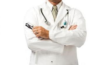 Elítélt orvos ne dolgozhasson más uniós országban