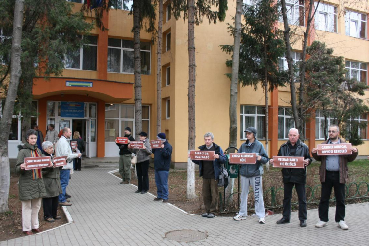 Leváltják egy marosvásárhelyi iskola vezetőit a szülők román-magyar konfliktusa miatt