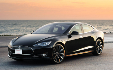 Minden idők legbiztonságosabb autója a Tesla