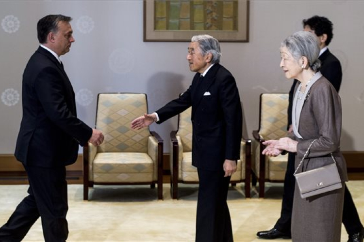 Orbán Japánban - A kormányfő ismét kiállt az egy számjegyű szja mellett