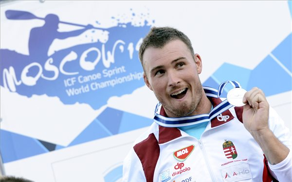 Kajak-kenu vb - Vajda ezüst-, Csay bronzérmes 5000 méteren