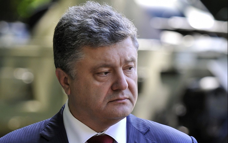 Porosenko elrendelte az ukrán-orosz határ átmeneti lezárását