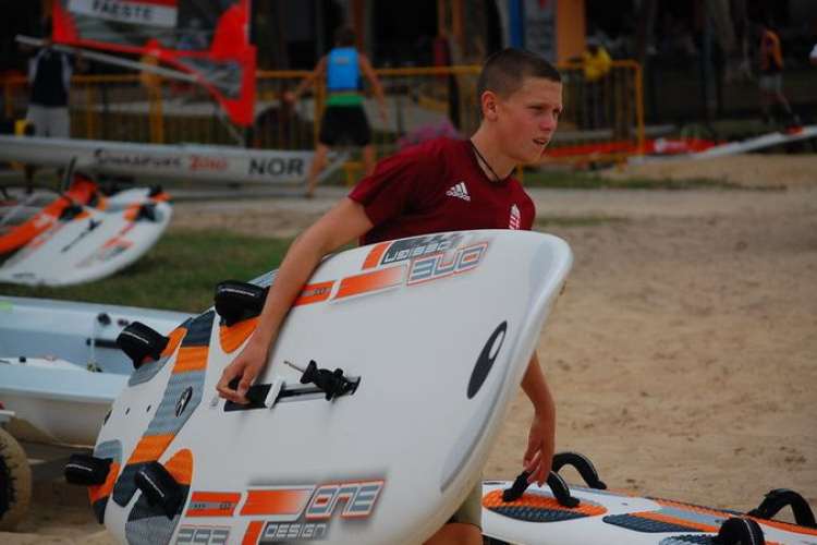 Nikl András a szörfbajnok