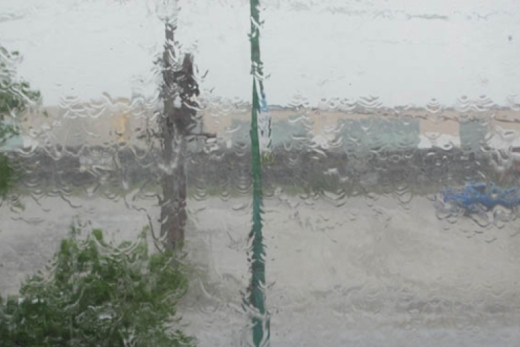 Több térségre másodfokú riasztást adtak ki felhőszakadás miatt