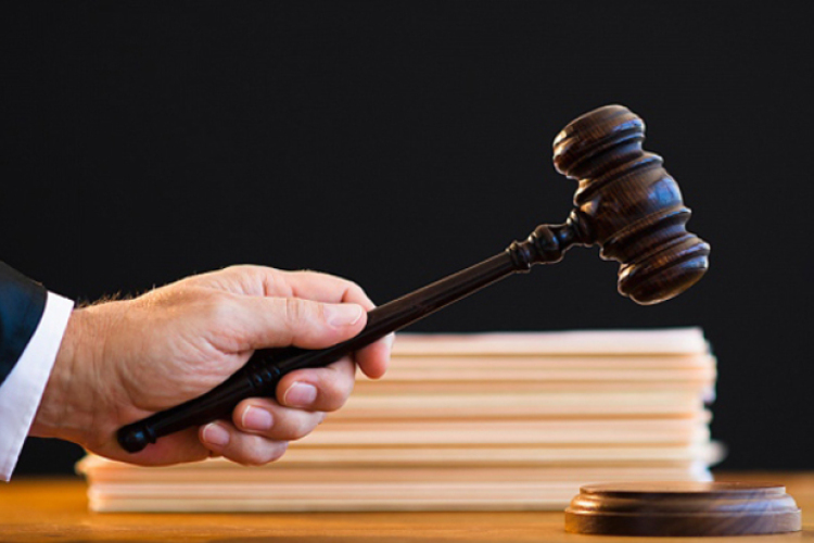 Vádat emeltek a párizsi lövöldözések gyanúsítottja ellen