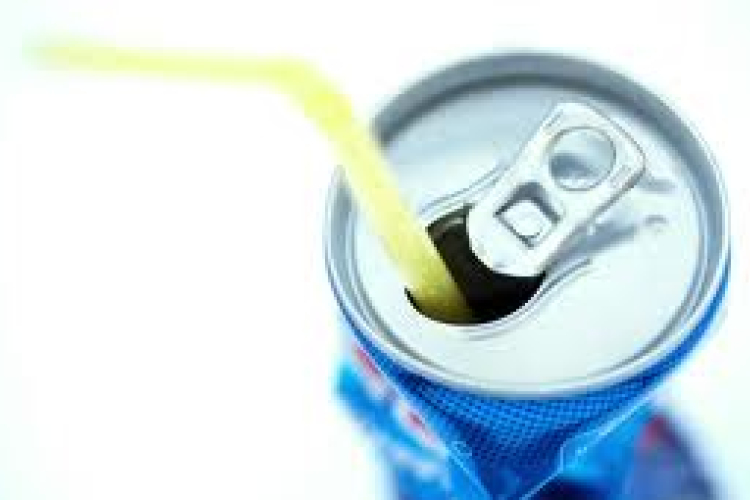 Korlátozhatják az energiaitalok fogyasztását