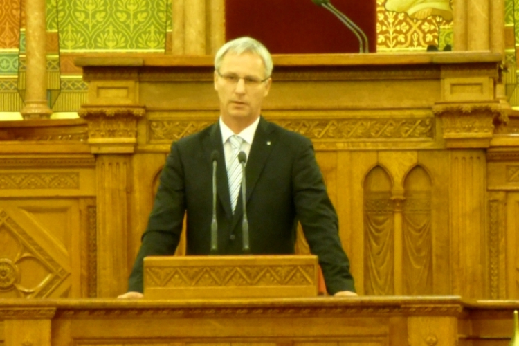 Mit tesz a kormány a családokért?