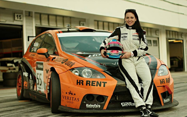 Bús Edina és az autósport