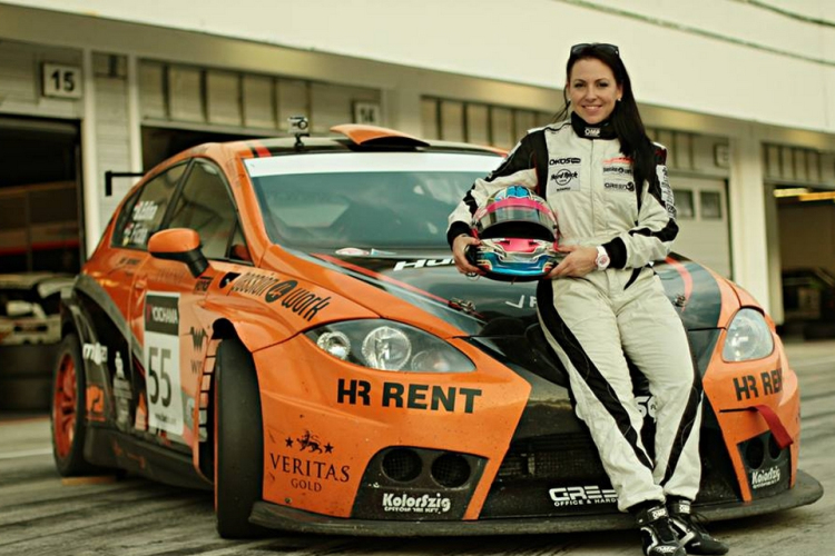 Bús Edina és az autósport