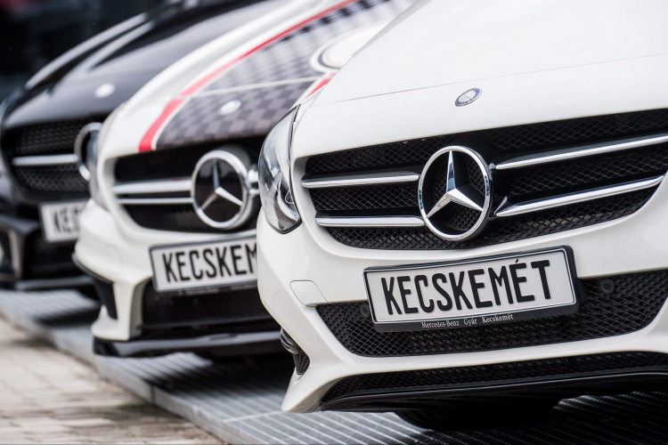 A Mercedes-Benz lett a legvonzóbb hazai munkáltató