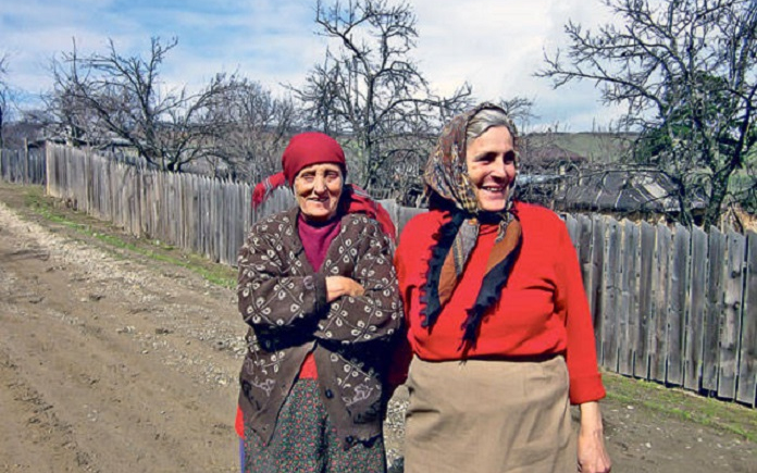 A falu 70 nőjéből 63 özvegy. Legalább nincs kit hazacipelni a kocsmából