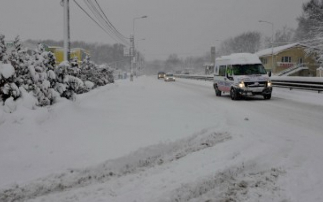 Hó és erős szél támad Romániában
