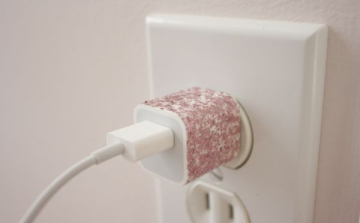 Csillogó telefontöltő a szürkeség ellen