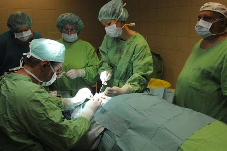 Európában egyedülálló hallásjavító-műtétet hajtottak végre Szegeden