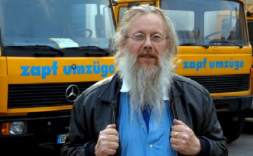 Meghalt a nyomorgó milliomos, a világ leggazdagabb szegénye