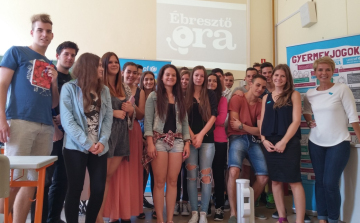 D. Tóth Kriszta megtartotta a 100. Ébresztő-órát