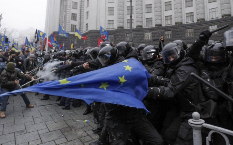 Ukrajnai tüntetések - Meghalt egy férfi a kijevi tüntetések központi helyszínén