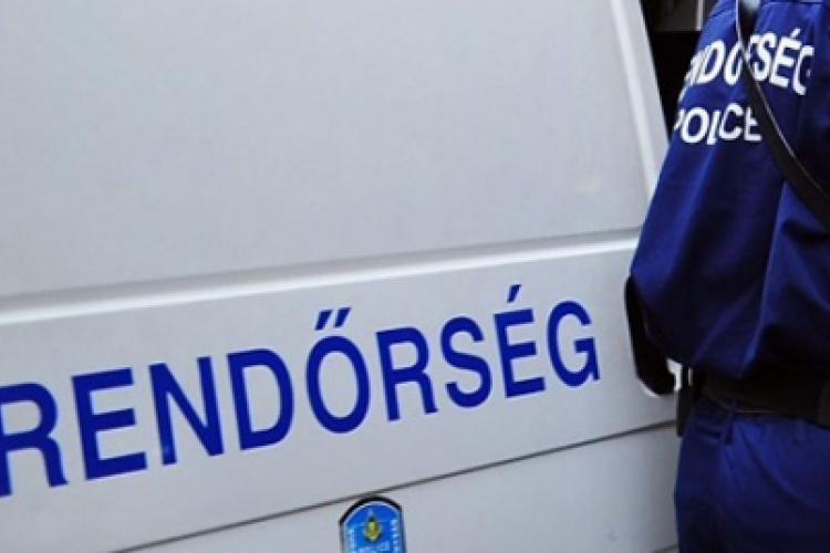 Cementszállítóval ütközött egy autó Szombathelynél, a sofőr meghalt