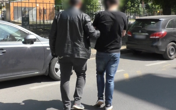 Kábítószer hatása alatt ugrott ki az ablakon a 17 éves fiú