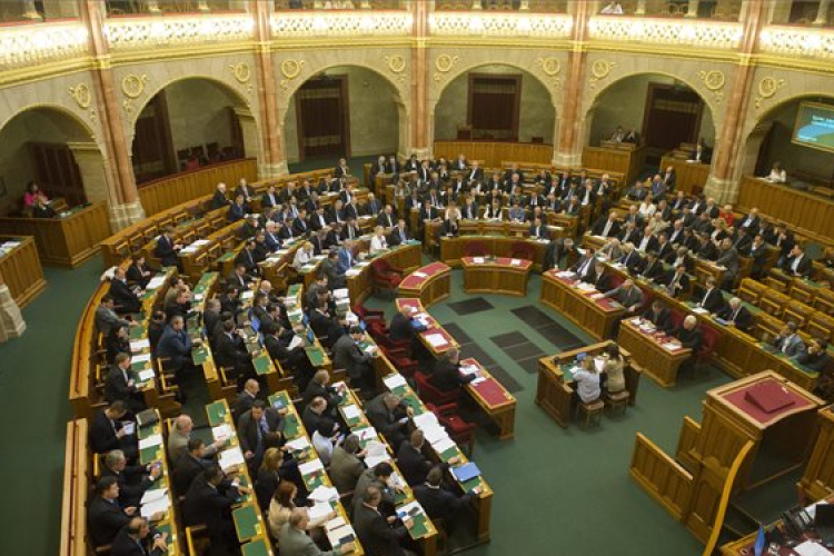 Gyermekvédelmi és szociális tárgyú törvénymódosítások a napirenden