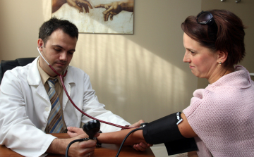 Jön a béremelés az egészségügyben